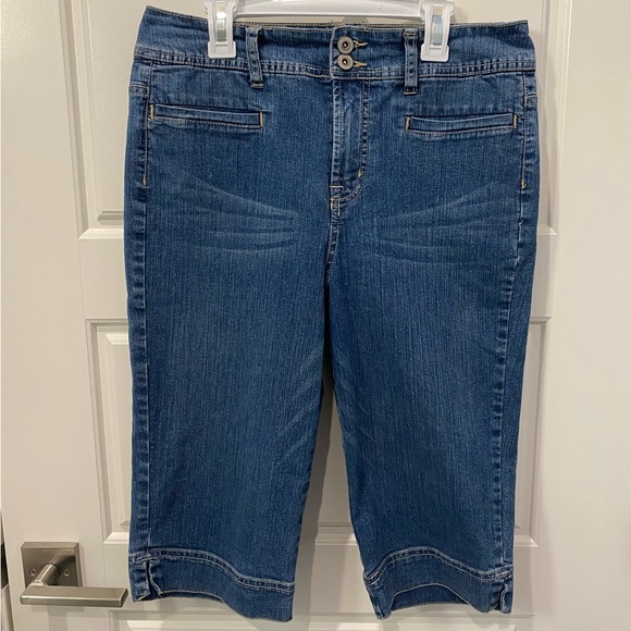 2/$18 Jones New York Blue Denim Jeans Shorts Size 8 - Picture 2 of 6